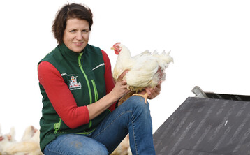  Anne Krkel 
ist gelernte Landwirtin und studierte
Agraringenieurin. Sie ist verheiratet mit
Sebastian Krkel. Die beiden haben zwei
gemeinsame Kinder: Tochter Lotte und
Sohn Hannes. Bevor sie zum ersten Mal
in den Mutterschutz ging, war sie beim
Badischen Landwirtschaftlichen Hauptverband (BLHV) in Freiburg als Pressesprecherin fr die ffentlichkeitsarbeit
zustndig. 