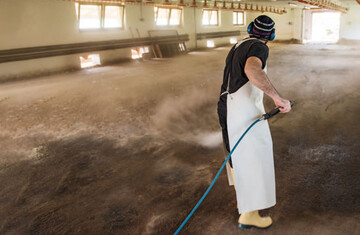  In modernen Tierhaltungen ist
eine grndliche Reinigung und
Desinfektion der Stlle unverzichtbarer Teil der Biosicherheit und des
Betriebsmanagements. Eine gute
Hygiene verhindert den Eintrag von
Krankheiten und schafft optimale
Leistungsbedingungen. 