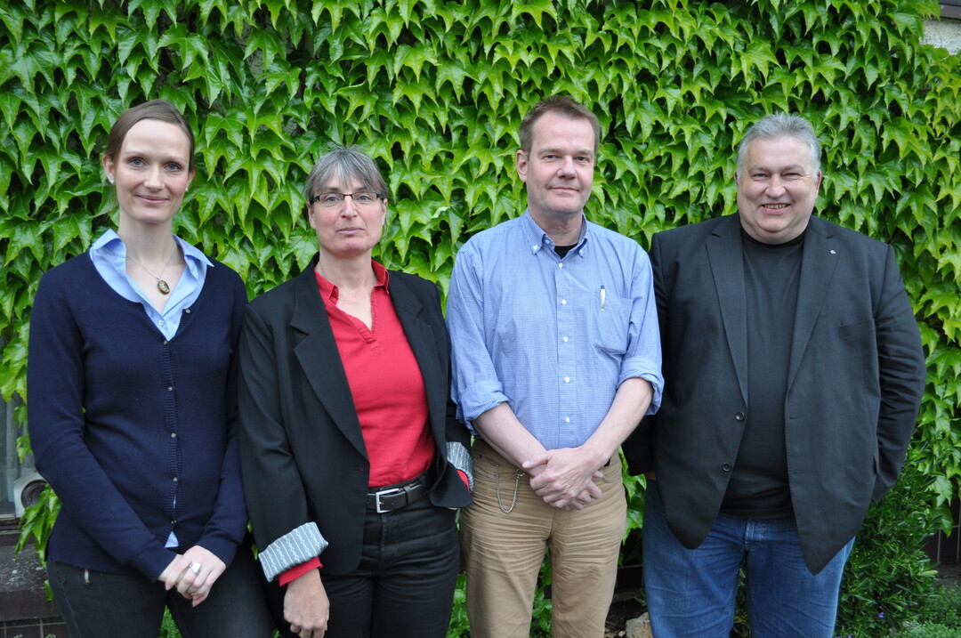 GWV-Vorsitzender Michael Herdt (r. außen) und Dr. Hans-Joachim Herrmann vom LLH freuen sich über die Erweiterung des Beratungsdienstes mit (v.l.) Inga Garrelfs und Dr. Christiane Keppler.