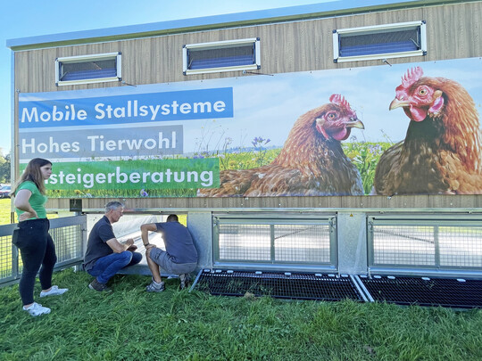 Ein Highlight auf der Agrarmessse Dsser Schwein & Huhn waren die ausgestellten Mobilstlle.