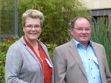 Helga Futterknecht,
Geschftsfhrerin, undGuido Andres,
1. Vorsitzender des Geflgelwirtschaftsverbandes Rheinland-Pfalz.
