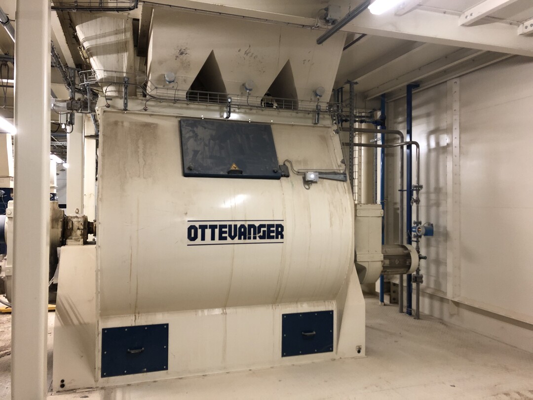 Blick in ein modernes Futtermittelwerk. Zu sehen ist hier ein zentraler
Paddelmischer.