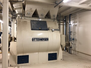 Blick in ein modernes Futtermittelwerk. Zu sehen ist hier ein zentraler
Paddelmischer.