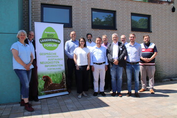 Die Veranstalter und Referenten. Vorne (v.li.n.re.): Annette Alpers, Dr. Franka Mller Palau-Ribes, Dr. Grbz Das, Alexander Surm und Darius Roggenbuck. Hinten (v.li.n.re.): Prof. Dr. Dirk Hinrichs, Tobias Ferling, Dr. Thorsten Arnold, Dr. Ulrich Schumacher, Klaus-Martin Fischer und Dr. Falko Kaufmann.