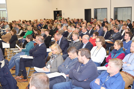 Weit ber 300 Teilnehmer, verteilt auf zwei Hrsle, waren zum Osnabrcker Geflgelsymposium 2024 gekommen.