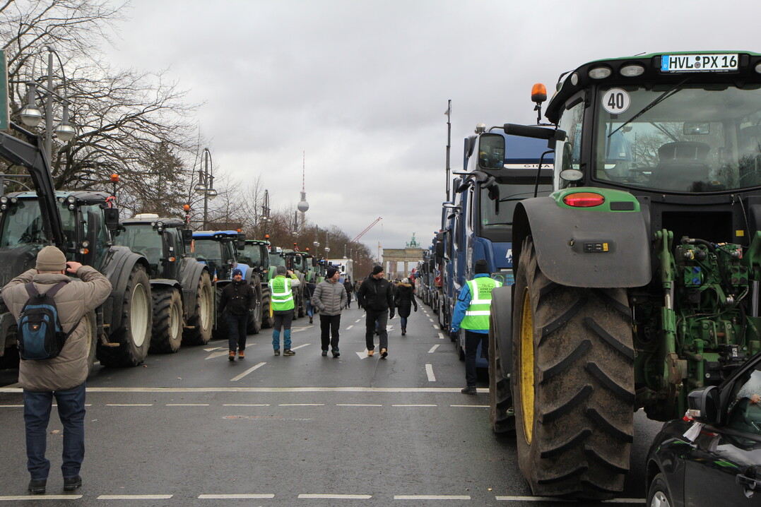 Vielen Landwirten fehlt die Wertschtzung seitens Politik, Handel und Gesellschaft. In Berlin kmpfen sie nicht nur gegen die Streichung der Agrardiesel-Subventionen, sondern auch gegen steigende Kosten und berbordende Brokratie.
