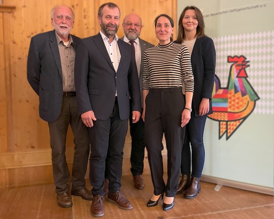 V.l.n.r.: Dr. Christian Schwarzer, Geschftsfhrer LVBGW; Robert Schmack, Vorsitzender LVBGW; Anton Hbl, Bayerisches Staatsministerium fr Ernhrung, Landwirtschaft und Forsten; Annika Nottensteiner, Geschftsfhrerin des LVBGW und Miriam Kre, Vereinigte Tierversicherung Gesellschaft a.G..