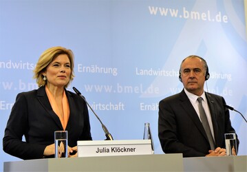 Die Landwirtschaftsminister Deutschlands und Frankreichs, Julia Klckner und Didier Guillaume, auf der Pressekonferenz in Berlin.