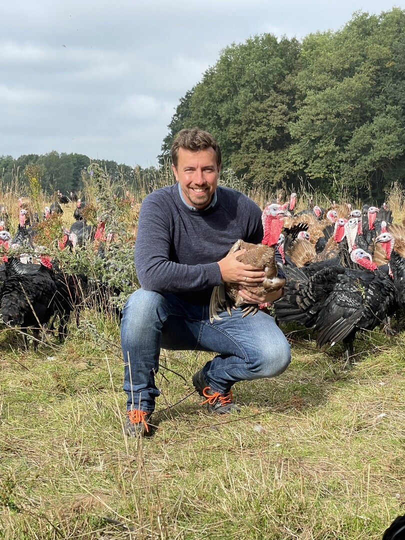 Keine Berhrungsngste  als
Quereinsteiger nach einem BWL-Studium ist Daniel Willnat heute
berzeugter Bio-Putenhalter.  
