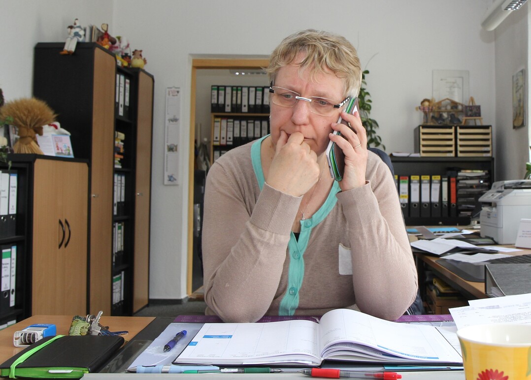 Marion Dorn arbeitet seit 1984 in Wolde (Mecklenburg-Vorpommern). Sie ist Brgermeisterin von Wolde und Geschftsfhrerin der Landboden Wolde GmbH & Co. Landwirtschafts KG mit vier Betriebszweigen: Milchproduktion, Pflanzenbau, Biogaserzeugung sowie Hhnchenmast.