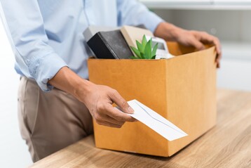 Der Grund fr eine Kndigung liegt oftmals nicht an einem zu geringen Gehalt, sondern im Zusammenspiel mehrerer Faktoren, die zu einer allgemeinen Unzufriedenheit am Arbeitsplatz fhren. 