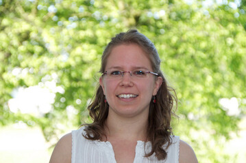 Dr. Lea Klambeck, Projektkoordinatorin fr das Projekt Evaluierung der Empfehlungen zur Verhinderung von Federpicken und Kannibalismus bei Jung- und Legehennen vor dem Hintergrund des Aufbaus und Betriebs eines Risiko orientierten Herdenmanagements (RoHm) 