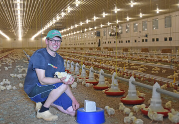 Thomas Wenzel verbringt viel Zeit im Stall, um am Verhalten der Tiere Probleme so schnell wie mglich zu erkennen.