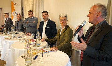 Wie viel ist Verbrauchern Tierwohl wert? Darber diskutierten (v.l.): Prof. Dr. Eggert Schmidt, Hochschule Weihenstephan-Triesdorf, Thomas Palm, Vorstandsvorsitzender der Sdhof Truthahn EZG und Landwirt mit Familienbetrieb, Ralf Engelhardt, Leiter Qualittsmanagement bei der Edeka Sdwest Fleisch GmbH, Dr. Cornelie Jger, ehemalige Landestierschutzbeauftragte, Buchautorin und Gutachterin, sowie Dieter Bockhorn, Geschftsfhrer der Sddeutschen Truthahn AG.