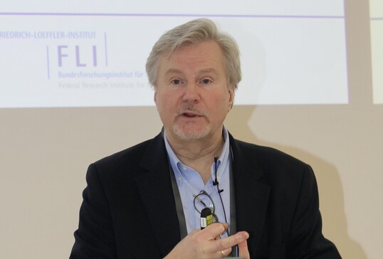 Prof. Dr. Timm Harder ist seit 2006 Leiter des WOAH und Nationalen Referenzlabors fr Avire Influenza am Institut fr Virusdiagnostik, Friedrich-Loeffler-Institut, Insel Riems. 