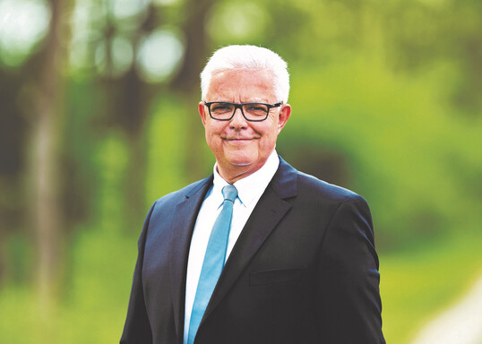 Der Zentralverband der Deutschen Geflgelwirtschaft e.V. (ZDG) vertritt als berufsstndische Dach- und Spitzenorganisation die Interessen der deutschen Geflgelwirtschaft auf Bundes- und EU-Ebene. Im Bild: ZDG Prsident Friedrich-Otto Ripke