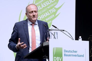Fr vier Jahre zum DBV-Prsidenten wiedergewhlt: Joachim Rukwied.