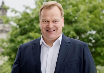 Der agrarpolitische Sprecher der CDU/CSU-Bundestagsfraktion, Albert Stegemann, sichert eine Förderung für den Umbau der Tierhaltung in Milliardenhöhe zu.