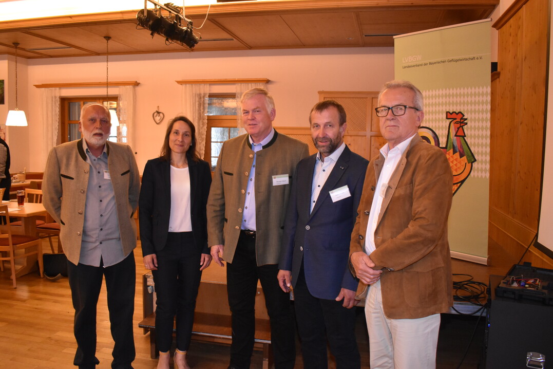 Verbansspitze: (v.l.) die Geschäftsführer Dr. Christian Schwarzer, Annika Nottensteiner, der zweite Vorsitzende Michael Häsch, neuer erster Vorsitzender Robert Schmack und der scheidender Vorsitzende Bernd Adleff.