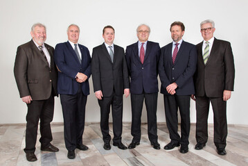 ZDG-Prsident Leo Graf von Drechsel (4.v.l.) mit den Vizeprsidenten: Gnter Scheper, Bernd Kalvelage, Thomas Storck, Rainer Wendt und Friedrich-Otto Ripke (v.l.).