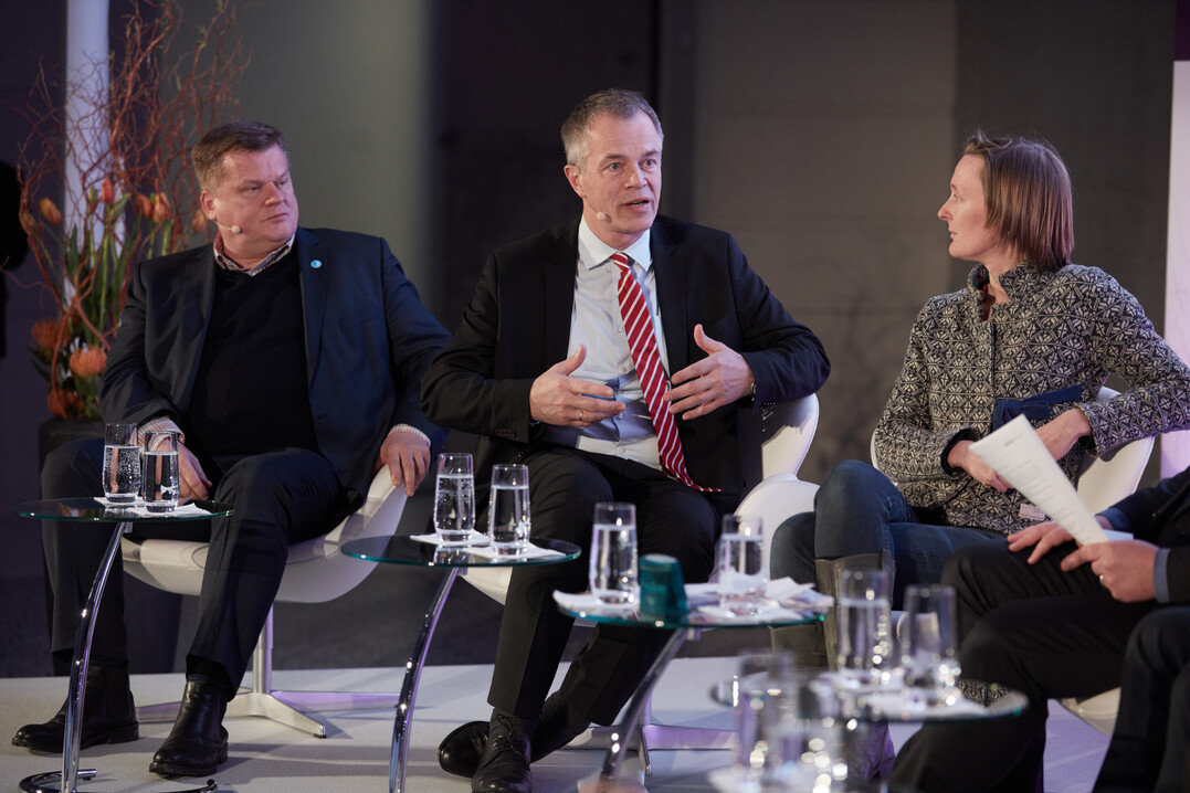 Alle wollen hohe Standards, die mssen gesetzlich geregelt sein: Dr.Christine Chemnitz (v.r.) von der Heinrich-Bll-Stiftung, NRW-Agrarminister Johannes Remmel und Tierschutzbund-Prsident Thomas Schrder.